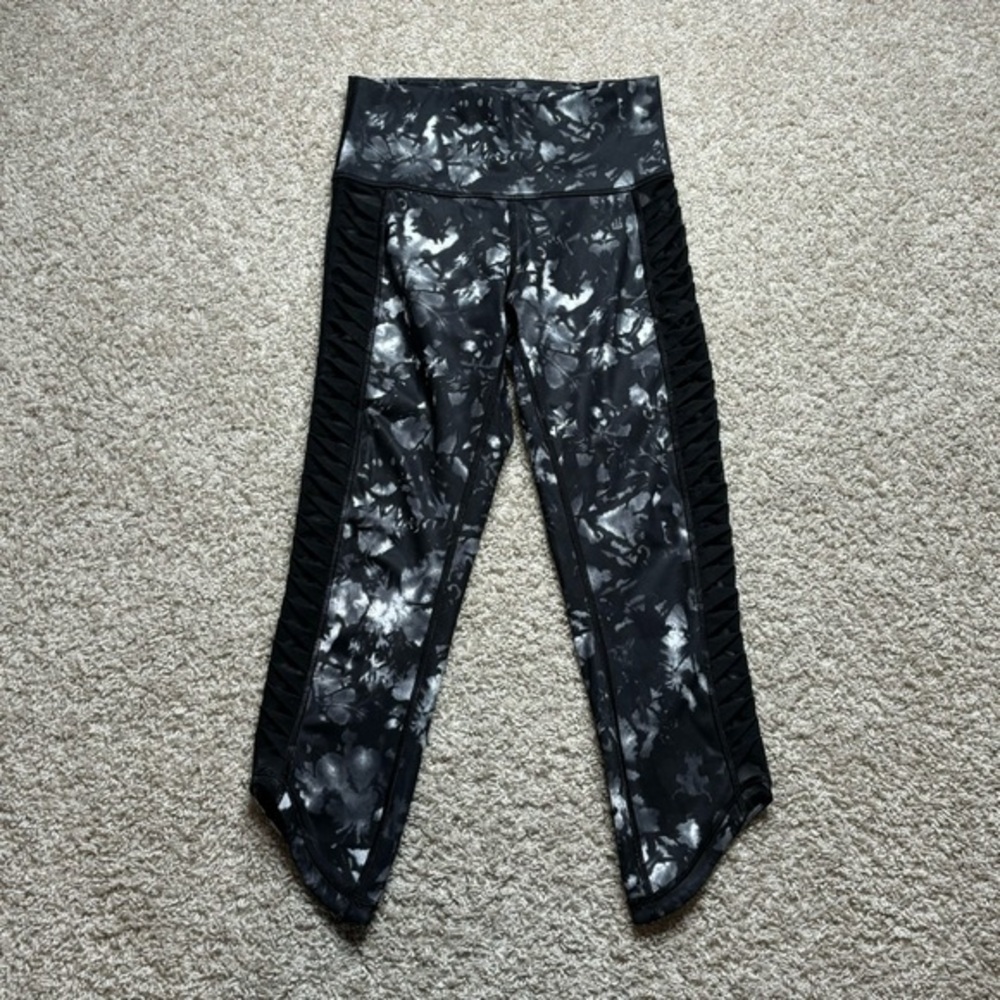 Lululemon Sunshine Salutation Crop (Full-On Luxtreme)